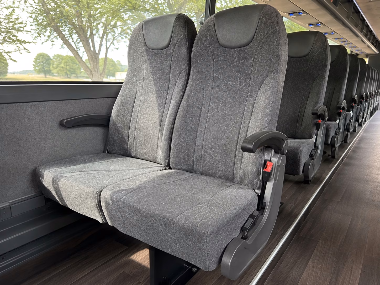 how bus type affects charter bus rental prices in nashville tennessee