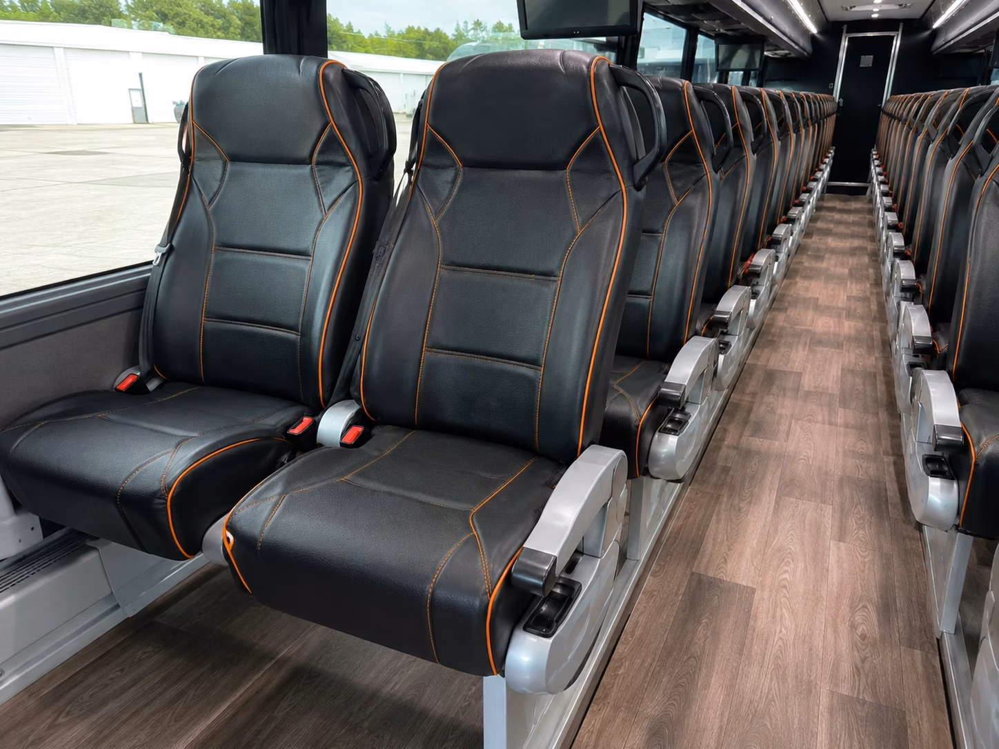 nashville wedding guest shuttles from downtown hotels to your venue